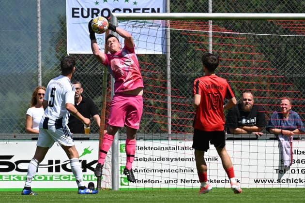 07.06.2026 - Fussball - Saison 2025 2026 - Testspiel Freundschaftsspiel Vorbereitungsspiel : SV Gloria Weilersbach - TSV Germania Kirchehrenbach - LuPf - xluxpfx - Leon Hegele (1, TSV Kirchehrenbach ) haelt Ball