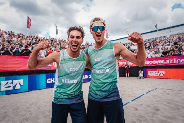 Beachvolleyball Männer Allianz German Beach Tour 2026 Tourstop Berlin 07.06.2026 v.l. Lui Wüst und Max Just gewinnen das Turnier in Berlin und jubeln Berlin Funkhaus Beach Berlin Deutschland