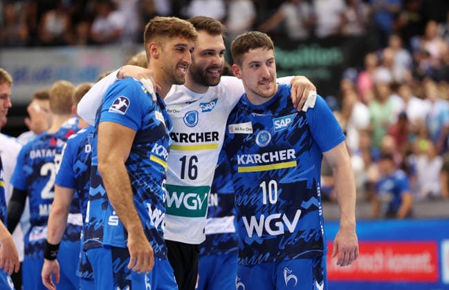 Stuttgart , Handball TVB Stuttgart VS HC Erlangen, v.l. Antonio Seradilla, Miljan Vujovic, Ivan Snajder (TVB)