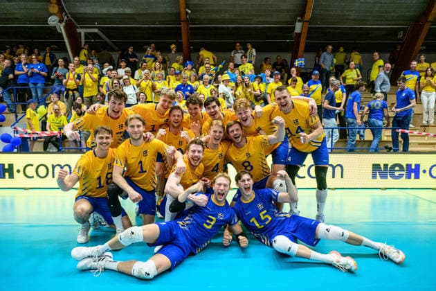 260607 Players of Sweden celebrate after the European League volleyball match between Sweden and Azerbaijan on June 7, 2026 in Lund. Photo: Mathilda Schuler BILDBYRAN kod MA MA0996 volleyboll volleyball european league sweden azerbaijan bbeng jubel
