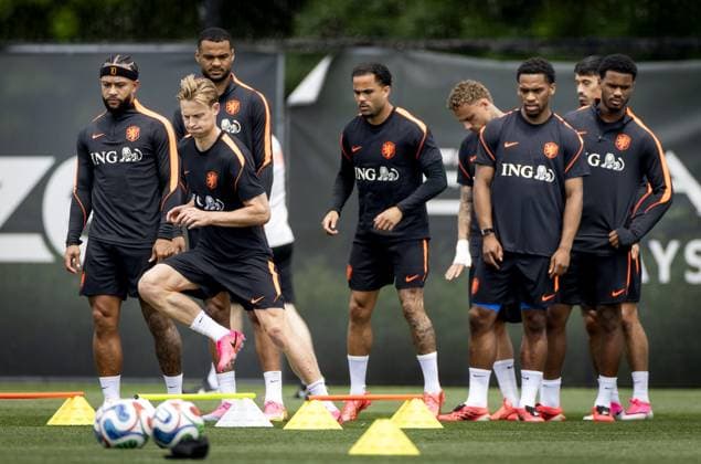 NEW YORK - Memphis Depay or the Netherlands, Frenkie de Jong or the Netherlands, Wout Weghorst or the Netherlands, Justin Kluivert or the Netherlands, Jurrien Timber or the Netherlands, Jorrel Hato or the Netherlands during a training session of the Dutch national team, Nationalteam at the Etihad City Football Academy training complex, on June 7, 2026, in Orangeburg, New York. The Dutch national team is preparing for the 2026 FIFA World Cup, WM, Weltmeisterschaft, Fussball KOEN VAN WEEL ANP xVIxANPxSportx xxANPxIVx 560391080 originalFilename: 560391080.jpg