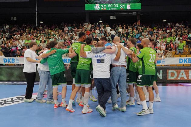07.06.2026, xovx, Handball Daikin Handball-Bundesliga, HSG Wetzlar - SC Magedeburg Jubel und Erleichterung bei den Spielern der HSG Wetzlar nach dem Klassenerhalt in der Handball Bundesliga trotz der 30:31 Niederlage gegen den SC Magdeburg, Wetzlar Buderus Arena Hessen Deutschland (DE)