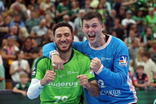 07.06.2026, xovx, Handball Daikin Handball-Bundesliga, HSG Wetzlar - SC Magedeburg Jubel und Erleichterung bei den Spielern der HSG Wetzlar nach dem Klassenerhalt in der Handball Bundesliga trotz der 30:31 Niederlage gegen den SC Magdeburg, v.l. Ahmet Nafea (HSG Wetzlar), Anadin Suljakovic (HSG Wetzlar) Wetzlar Buderus Arena Hessen Deutschland (DE)