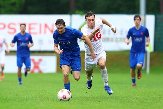 11 Toralf Hense (Eimsbütteler TV), 27 Hugo Weber (Blumenthaler SV) Fußball I Herren I Aufstiegsrunde zur Regionalliga Nord I Saison 2025-2026 I 3. Spiel I Eimsbütteler TV - Blumenthaler SV I 07.06.2026 I A-Platz Heeslingen