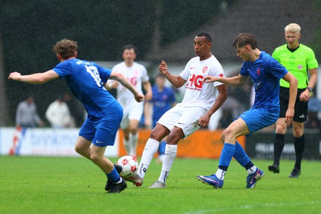10 Jon Pauli (Eimsbütteler TV) 24 Dario Sultan (Blumenthaler SV) Fußball I Herren I Aufstiegsrunde zur Regionalliga Nord I Saison 2025-2026 I 3. Spiel I Eimsbütteler TV - Blumenthaler SV I 07.06.2026 I A-Platz Heeslingen