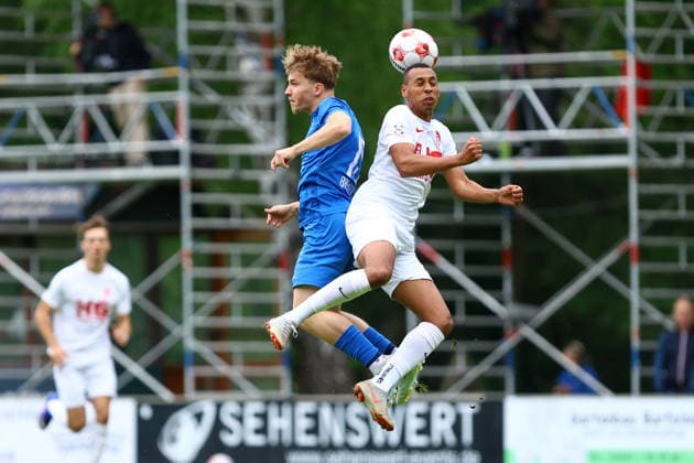 10 Jon Pauli (Eimsbütteler TV), 15 Dennis Brendow (Blumenthaler SV) Fußball I Herren I Aufstiegsrunde zur Regionalliga Nord I Saison 2025-2026 I 3. Spiel I Eimsbütteler TV - Blumenthaler SV I 07.06.2026 I A-Platz Heeslingen