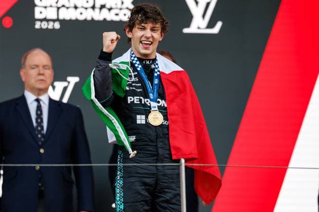 Andrea Kimi Antonelli (Mercedes AMG Petronas F1 Team, 12) bejubelt seinen Sieg, Grosser Preis von Monaco, Motorsport, Formel 1, Saison 2026, 07.06.2026 Grosser Preis von Monaco, Motorsport, Formel 1, Saison 2026, 07.06.2026 Monte Carlo