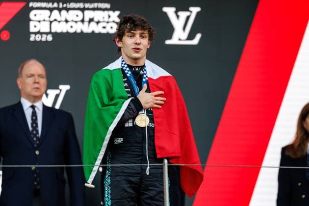 Andrea Kimi Antonelli (Mercedes AMG Petronas F1 Team, 12) bejubelt seinen Sieg, Grosser Preis von Monaco, Motorsport, Formel 1, Saison 2026, 07.06.2026 Grosser Preis von Monaco, Motorsport, Formel 1, Saison 2026, 07.06.2026 Monte Carlo