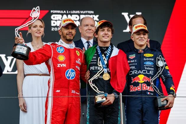 Podest mit Charlene von Monaco, Lewis Hamilton (Scuderia Ferrari HP, 44), Fuerst Albert II von Monaco, Andrea Kimi Antonelli (Mercedes AMG Petronas F1 Team, 12), Isack Hadjar (Oracle Red Bull Racing, 6), Grosser Preis von Monaco, Motorsport, Formel 1, Saison 2026, 07.06.2026 Grosser Preis von Monaco, Motorsport, Formel 1, Saison 2026, 07.06.2026 Monte Carlo