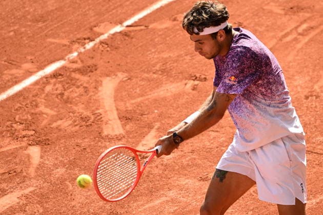 2026 French Open (Roland-Garros) - Men s singles final PARIS, FRANCE - JUNE 07: Germany s Alexander Zverev and Italy s Flavio Cobolli compete during their men s final singles match on day 15 of the French Open tennis tournament on Court Philippe-Chatrier at the Roland-Garros Complex in Paris on June 7, 2026. Burak Akbulut Anadolu Paris France. Editorial use only. Please get in touch for any other usage.  Copyright: x2026xAnadoluxBurakxAkbulutx