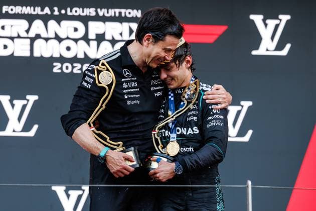 Toto Wolff (Mercedes AMG Petronas F1 Team, Teamchef) umarmt Andrea Kimi Antonelli (Mercedes AMG Petronas F1 Team, 12), Grosser Preis von Monaco, Motorsport, Formel 1, Saison 2026, 07.06.2026 Grosser Preis von Monaco, Motorsport, Formel 1, Saison 2026, 07.06.2026 Monte Carlo