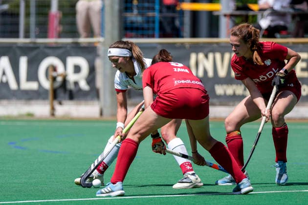 v.li.: Johanna Mühl (TSVMH, 8), Amrei Zaha (NHTC, 9), Linda Müller (NHTC, 14), Zweikampf, Spielszene, Duell, duel, tackle, tackling, Dynamik, Action, Aktion, 07.06.2026, Mannheim (Deutschland), Hockey, 2. Bundesliga, Gruppe Süd, Damen, TSV Mannheim - Nürnberger HTC