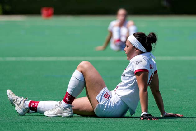 Antonia Landgrebe (TSVMH, 16), Spielerin, Spielerinnen vom TSV Mannheim Hockey, enttäuscht über die Niederlage, Enttäuschung nach dem Schlusspfiff, Highlight, Verlierer, verloren, Frustration, disappointed, pessimistisch, 07.06.2026, Mannheim (Deutschland), Hockey, 2. Bundesliga, Gruppe Süd, Damen, TSV Mannheim - Nürnberger HTC