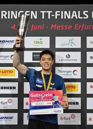 Dang Qiu von Borussia Düsseldorf gewinnt nach 2022 und 2023 zum dritten Mal die Deutschen Meisterschaften im Einzel Dang Qiu von Borussia Düsseldorf gewinnt nach 2022 und 2023 zum dritten Mal die Deutschen Meisterschaften im Einzel durch einen Finalerfolg über Patrick Franziska (1. FC Saarbrücken-TT) - Finaltag der Deutschen Meisterschaften der Damen und Herren am 7. Juni 2026 in der Messe Erfurt im Rahmen der 3. Deutschen Tischtennis-Finals in Erfurt. Erfurt Messe Erfurt Thüringen Deutschland