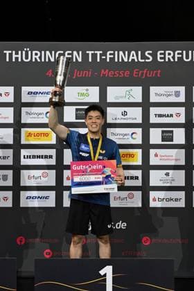 Dang Qiu von Borussia Düsseldorf gewinnt nach 2022 und 2023 zum dritten Mal die Deutschen Meisterschaften im Einzel Dang Qiu von Borussia Düsseldorf gewinnt nach 2022 und 2023 zum dritten Mal die Deutschen Meisterschaften im Einzel durch einen Finalerfolg über Patrick Franziska (1. FC Saarbrücken-TT) - Finaltag der Deutschen Meisterschaften der Damen und Herren am 7. Juni 2026 in der Messe Erfurt im Rahmen der 3. Deutschen Tischtennis-Finals in Erfurt. Erfurt Messe Erfurt Thüringen Deutschland