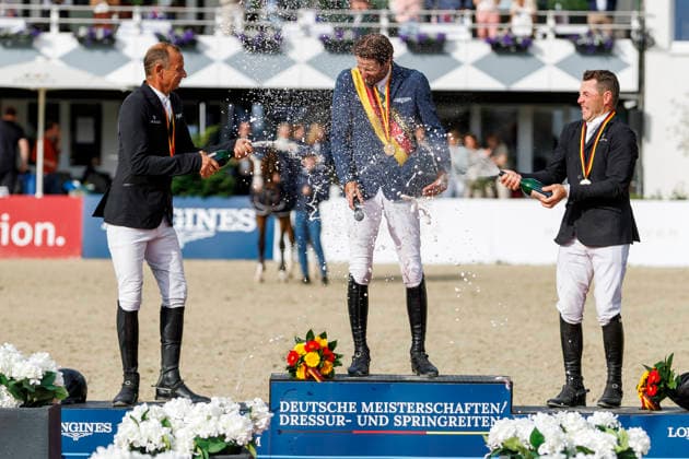 BALVE - LONGINES Balve Optimum 2026, BALVE - LONGINES Balve Optimum 2026 KUKUK Christian (GER), KUTSCHER Marco (GER), LILL Maximilian (GER) Meisterehrung Meisterbad Sektdusche LONGINES OPTIMUM PREIS Springprüfung Kl.S