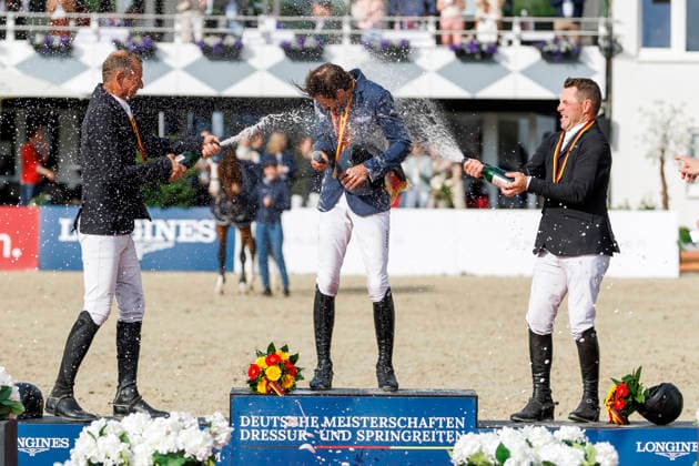 BALVE - LONGINES Balve Optimum 2026, BALVE - LONGINES Balve Optimum 2026 KUKUK Christian (GER), KUTSCHER Marco (GER), LILL Maximilian (GER) Meisterehrung Meisterbad Sektdusche LONGINES OPTIMUM PREIS Springprüfung Kl.S