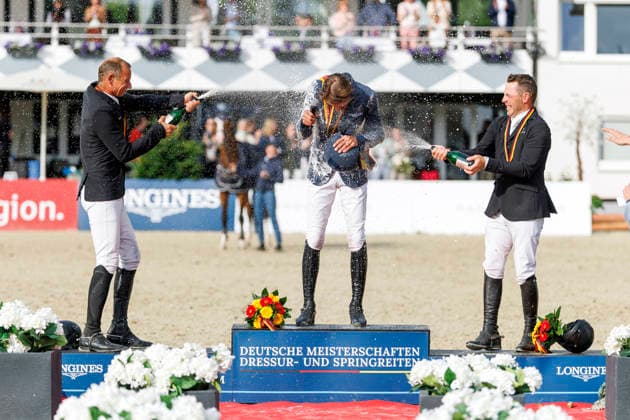 BALVE - LONGINES Balve Optimum 2026, BALVE - LONGINES Balve Optimum 2026 KUKUK Christian (GER), KUTSCHER Marco (GER), LILL Maximilian (GER) Meisterehrung Meisterbad Sektdusche LONGINES OPTIMUM PREIS Springprüfung Kl.S