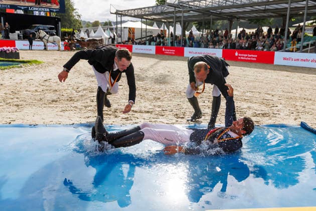 BALVE - LONGINES Balve Optimum 2026, BALVE - LONGINES Balve Optimum 2026 KUKUK Christian (GER), KUTSCHER Marco (GER), LILL Maximilian (GER) Meisterehrung Meisterbad Sektdusche LONGINES OPTIMUM PREIS Springprüfung Kl.S