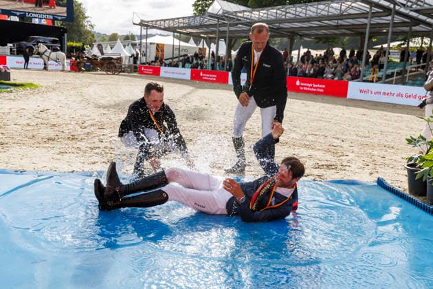 BALVE - LONGINES Balve Optimum 2026, BALVE - LONGINES Balve Optimum 2026 KUKUK Christian (GER), KUTSCHER Marco (GER), LILL Maximilian (GER) Meisterehrung Meisterbad Sektdusche LONGINES OPTIMUM PREIS Springprüfung Kl.S