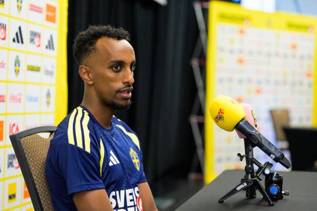 260607 Taha Ali of the Swedish men s national football team in the mixed zone after a training session during day -4 of the FIFA World Cup, WM, Weltmeisterschaft, Fussball 2026 on June 7, 2026 in Dallas. Photo: Petter Arvidson BILDBYRAN kod PA PA1222 fotboll football soccer fotball vm fotbolls-vm fotball-vm fotbolls-vm 2026 fifa world cup 2026 mixed zone sverige sweden sverige a day -4 bbeng
