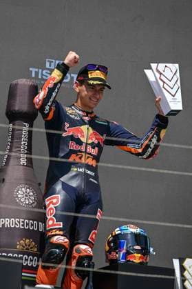 MOTO - MOTO 3 - HUNGARY GRAND PRIX 2026 CARPE Ãlvaro (spa), Red Bull KTM Ajo, KTM RC250GP, portrait celebrates his third place on podium during the 2026 Moto3 Grand Prix of Hungary , on Balaton Park circuit, from June 5 to 7, in Hungary - Balaton ParkHungary  Copyright: xGIGIxSOLDANOx