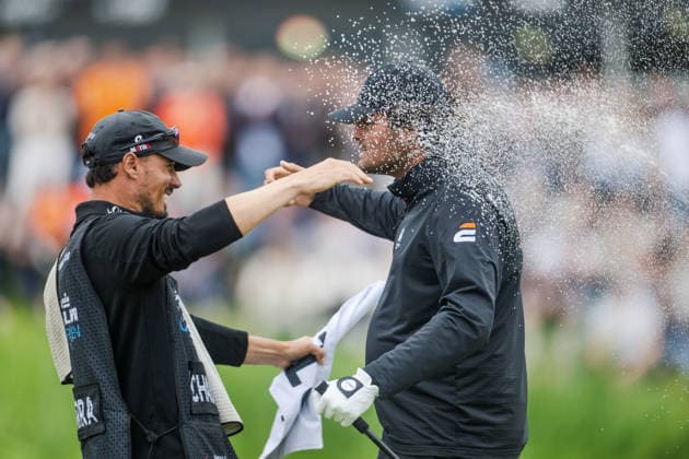 KLM Open 2026 - Day Four Eugenio Chacarra of Spain celebrates with his caddy Gonzalo Vicentrra after sinking his winning putt on the 18th green during the final round of the KLM Open at The International in Amsterdam, Netherlands, on June 7, 2026. Amsterdam Netherlands  Copyright: xAndyxAstfalckx originalFilename:astfalck-klmopenr260607_npJVg.jpg