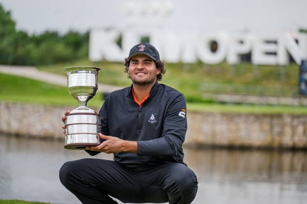 KLM Open 2026 - Day Four Eugenio Chacarra of Spain holds the tournament winner s trophy on the 18th green after winning during the final round of the KLM Open at The International in Amsterdam, Netherlands, on June 7, 2026. Amsterdam Netherlands  Copyright: xAndyxAstfalckx originalFilename:astfalck-klmopenr260607_npA2Z.jpg