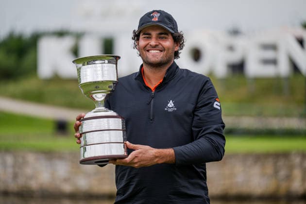 KLM Open 2026 - Day Four Eugenio Chacarra of Spain holds the tournament winner s trophy on the 18th green after winning during the final round of the KLM Open at The International in Amsterdam, Netherlands, on June 7, 2026. Amsterdam Netherlands  Copyright: xAndyxAstfalckx originalFilename:astfalck-klmopenr260607_npQPV.jpg