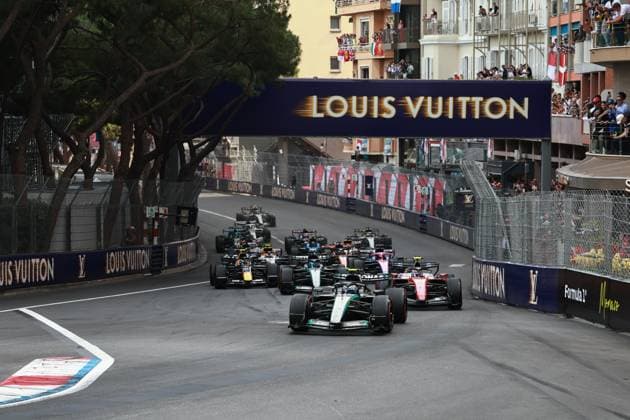 12 KIMI ANTONELLI Andrea (ita), Mercedes AMG F1 Team W17, action start of the race, depart, Start Monte Carlo Monaco