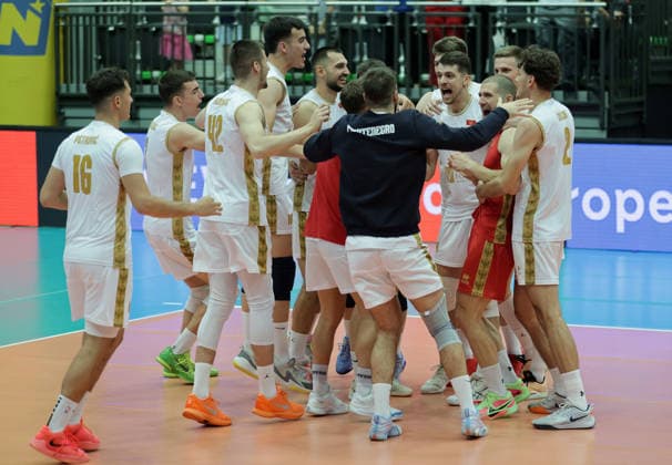 VOLLEYBALL - CEV EL, AUT vs MNE SCHWECHAT,AUSTRIA,07.JUN.26 - VOLLEYBALL - CEV European League, OEVV international match, Länderspiel, Nationalmannschaft Austria vs Montenegro. Image shows the rejoicing of the team of Montenegro.  GEPAxpictures xWalterxLuger