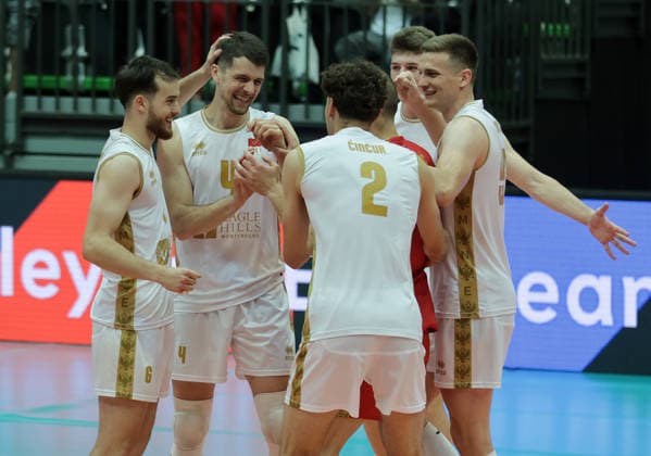 VOLLEYBALL - CEV EL, AUT vs MNE SCHWECHAT,AUSTRIA,07.JUN.26 - VOLLEYBALL - CEV European League, OEVV international match, Länderspiel, Nationalmannschaft Austria vs Montenegro. Image shows the rejoicing of the team of Montenegro.  GEPAxpictures xWalterxLuger