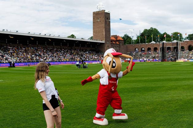 260607 The mascot during Bauhaus-galan, part of the Diamond League series, June 7, 2026 in Stockholm. Photo: Maxim Thore BILDBYRAN kod MT MT1057 friidrott athletics friidrett diamond league bauhaus-galan bbeng stockholm maskot