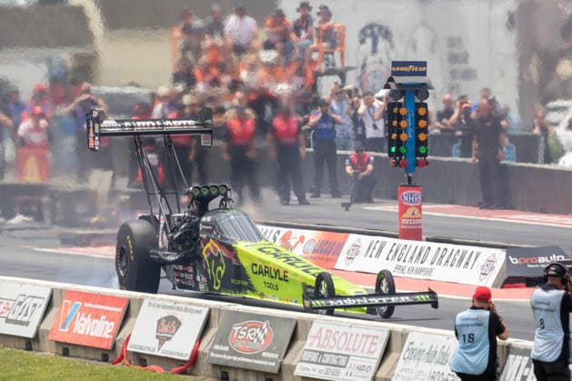 EPPING, NH - JUNE 07: Top Fuel driver, Madison Gordon ( 100) CARLYLE TOOLS launches off the line during Sunday s elimination round for the Motorsport, Herren, USA, Dragster Drag Race New England Nationals on June 07, 2026, at New England Dragway in Epping, NH. (Photo by David Hahn Icon Sportswire) AUTO: JUN 07 NHRA New England Nationals EDITORIAL USE ONLY Icon260607019