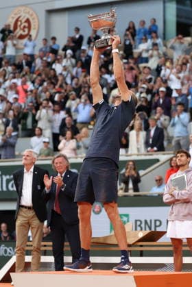 ROLAND GARROS 2026 Thierry Larret MAXPPP - PARIS (75) 07 06 2026 Thierry Larret Maxppp. Tennis. Roland Garros 2026. Internationaux de France de tennis. Stade Roland Garros, Paris (75). Le 7 Juin. Court Philippe CHATRIER : Finale Hommes. Flavio COBOLLI (ITA) vs Alexander ZVEREV (GER). PARIS (75) STADE ROLAND GARROS PARIS ILE DE FRANCE FRANCE  Copyright: xMAXPPPxThierryxLarretx TLR202606073229 TLR202606073229