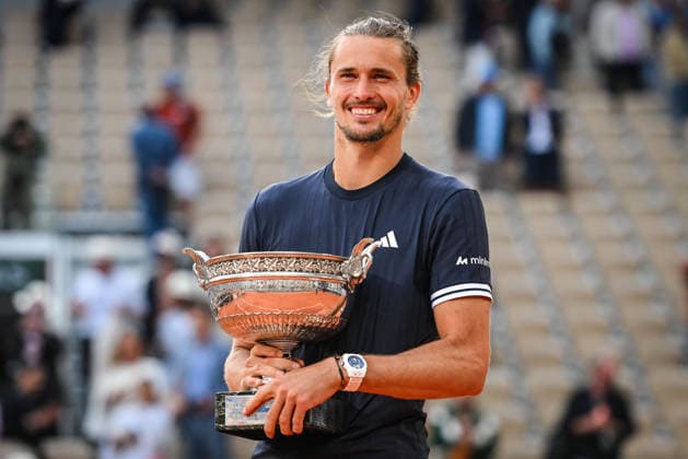 June 7, 2026, Paris, France, France: Alexander ZVEREV of Germany celebrates his victory with the trophy during the fifteenth day of the Roland-Garros 2026, French Open 2026, Grand Slam tennis tournament at Roland-Garros Stadium on June 07, 2026 in Paris, France. Roland Garros 2026 - Day 15  - ZUMAm308 20260607_zsp_m308_041 Copyright: xMatthieuxMirvillex