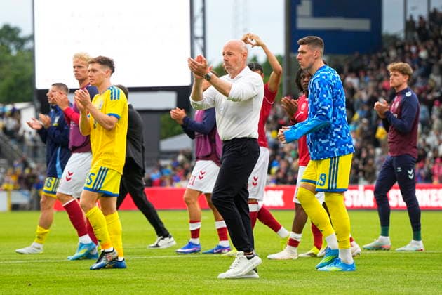 DENMARK national team, Nationalteam Test Match: Denmark - Ukraine The Danish national team coach Brian Riemer and others after the match has been whistled off. The football international match, Länderspiel, Nationalmannschaft between Denmark and Ukraine at Odense Stadium on Sunday, June 7, 2026. Christian Eriksen was able to leave the field on his own after he collapsed on the grass in the second half of Denmark s test match against Ukraine. The Danish profile had received treatment but was able to walk to the ambulance that had driven onto the stadium. Shortly after, the referee blew the match off early. - Eriksen is in good condition under the circumstances, said the stadium announcer. (Photo: Bo Amstrup Scanpix 2026) , Odense Denmark