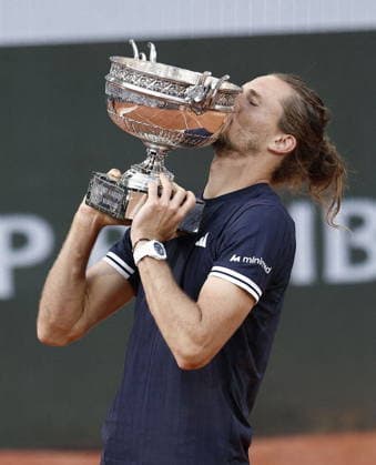 Alexander Zverev remporte les Internationaux de France de Tennis de Roland Garros 2026 face à Flavio Cobolli (6-1, 4-6, 6-4, 6-7, 6-1) à Paris le 6 juin 2026. Jacovides-Moreau Bestimage Alexander Zverev wins the 2026 French Open at Roland Garros against Flavio Cobolli (6-1, 4-6, 6-4, 6-7, 6-1) in Paris on June 6, 2026. PARIS France  Copyright: xJACOVIDES-MOREAUx xBESTIMAGExJACOVIDES-MOREAUx xBESTIMAGEx