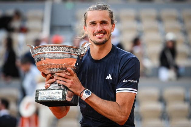 June 7, 2026, Paris, France, France: Alexander ZVEREV of Germany celebrates his victory with the trophy during the fifteenth day of the Roland-Garros 2026, French Open 2026, Grand Slam tennis tournament at Roland-Garros Stadium on June 07, 2026 in Paris, France. Paris France - ZUMAm308 20260607_zsp_m308_050 Copyright: xMatthieuxMirvillex
