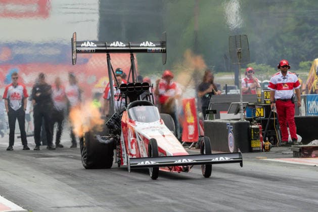 EPPING, NH - JUNE 07: Top Fuel driver, Doug Kalitta ( 1) MAC TOOLS TOYOTA launches off the line during Sunday s semi-final round for the Motorsport, Herren, USA, Dragster Drag Race New England Nationals on June 07, 2026, at New England Dragway in Epping, NH. (Photo by David Hahn Icon Sportswire) AUTO: JUN 07 NHRA New England Nationals EDITORIAL USE ONLY Icon260607026