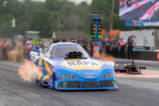 EPPING, NH - JUNE 07: Funny Car driver, Ron Capps ( 28) NAPA AUTO PARTS TOYOTA launches off the line during Sunday s semi-final round for the Motorsport, Herren, USA, Dragster Drag Race New England Nationals on June 07, 2026, at New England Dragway in Epping, NH. (Photo by David Hahn Icon Sportswire) AUTO: JUN 07 NHRA New England Nationals EDITORIAL USE ONLY Icon260607029