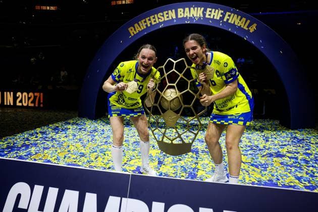Handball EHF Final Four, finale : Metz Handball - Gyori ETO KC PHOTOPQR LE REPUBLICAIN LORRAIN Hugo AZMANI ; Budapest ; 07 06 2026 ; Handball EHF Final Four, finale : Metz Handball - Gyori ETO KC; les Dragonnes célèbrent leur titre de championnes d Europe; Léna Grandveau et Lylou Borg Handball Champions League final match between Gyori Audi ETO KC and Metz Handball in Budapest on June 7, 2026. Budapest France  Copyright: xPHOTOPQR LExREPUBLICAINxLORRAIN xHugoxAZMANIx 20260607RBL3442 20260607RBL3442