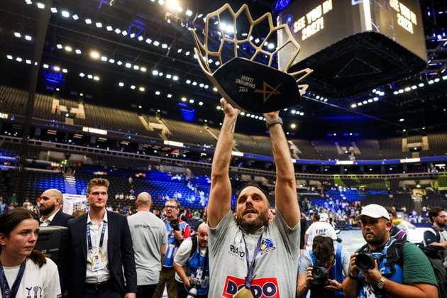 Handball EHF Final Four, finale : Metz Handball - Gyori ETO KC PHOTOPQR LE REPUBLICAIN LORRAIN Hugo AZMANI ; Budapest ; 07 06 2026 ; Handball EHF Final Four, finale : Metz Handball - Gyori ETO KC; les Dragonnes célèbrent leur titre de championnes d Europe; Emmanuel Mayonnade Handball Champions League final match between Gyori Audi ETO KC and Metz Handball in Budapest on June 7, 2026. Budapest France  Copyright: xPHOTOPQR LExREPUBLICAINxLORRAIN xHugoxAZMANIx 20260607RBL3443 20260607RBL3443