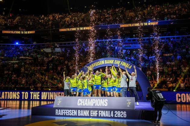 Handball EHF Final Four, finale : Metz Handball - Gyori ETO KC PHOTOPQR LE REPUBLICAIN LORRAIN Hugo AZMANI ; Budapest ; 07 06 2026 ; Handball EHF Final Four, finale : Metz Handball - Gyori ETO KC; les Dragonnes célèbrent leur titre de championnes d Europe Handball Champions League final match between Gyori Audi ETO KC and Metz Handball in Budapest on June 7, 2026. Budapest France  Copyright: xPHOTOPQR LExREPUBLICAINxLORRAIN xHugoxAZMANIx 20260607RBL3481 20260607RBL3481