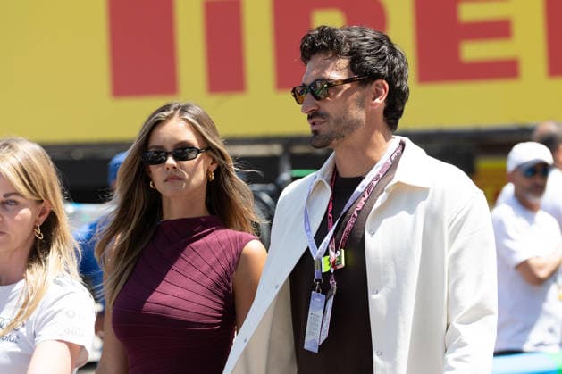 07.06.2026, xrarjax, Motorsport FIA Formel 1, Großer Preis von Monaco 2025 v.l. Mats Hummels mit seiner Freundin Nicola Cavanis (FIA REGULATIONS PROHIBIT ANY USE OF PHOTOGRAPHS as IMAGE SEQUENCES and or QUASI-VIDEO) Monte Carlo