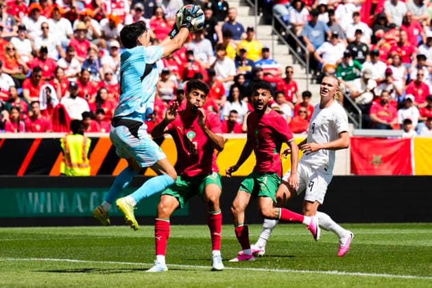World Cup 2026 Harrison, New Jersey, USA 20260607 Morocco s goalkeeper Yassine Bounou and Norway s Erling Braut Haaland during the private international football match between Norway and Morocco at Sports Illustrated Stadium Photo Fredrik Varfjell NTB Harrison, New Jersey United States EDITORIAL USE ONLY RESTRICTED USE FOR BETTING COMPANIES  Copyright: xFredrikxVarfjellx xNTBx