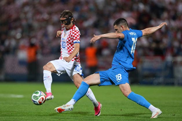 Croatia v Slovenia - International Friendly, Länderspiel, Nationalmannschaft Luka Modric of Croatia competes for the ball with Zan Vipotnik of Slovenia during the international friendly match between Croatia and Slovenia at Stadium Varteks on June 7, 2026 in Varazdin, Croatia.  IgorxSoban PIXSELL
