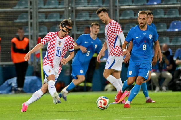 VARAZDIN, CROATIA - JUNE 07: Luka Modric of Croatia (L) in action against Sandi Lovric of Slovenia (R) during the International men’s football Friendly match between Croatia and Slovenia at Stadium Varteks, Varazdin on June 07, 2026 in Varazdin, Croatia. (Photo by Igor Kupljenik Sports Press Photo).  Copyright: xIgorxKupljenikx xSPPx Sportspressphoto_SPR163058