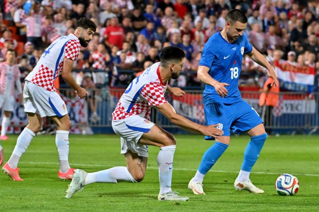 VARAZDIN, CROATIA - JUNE 07: Zan Vipotnik of Slovenia (R) in action against Martin Erlic of Croatia (C) during the International men’s football Friendly match between Croatia and Slovenia at Stadium Varteks, Varazdin on June 07, 2026 in Varazdin, Croatia. (Photo by Igor Kupljenik Sports Press Photo).  Copyright: xIgorxKupljenikx xSPPx Sportspressphoto_SPR163059