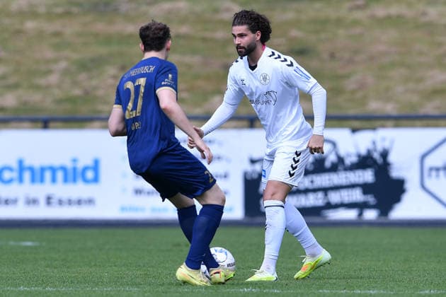 Fußball Oberliga Niederrhein 34. Spieltag ETB Schwarz-Weiß Essen - TSV Meerbusch am 07.06.2026 im Uhlenkrugstadion in Essen Ilyas Vöpel ( Meerbusch ), links - Thorben Kern ( ETB SW Essen ), rechts